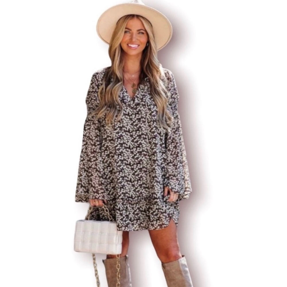NWT - VICI Floral Long Sleeve Dress Size Small Pit to Pit: 26.